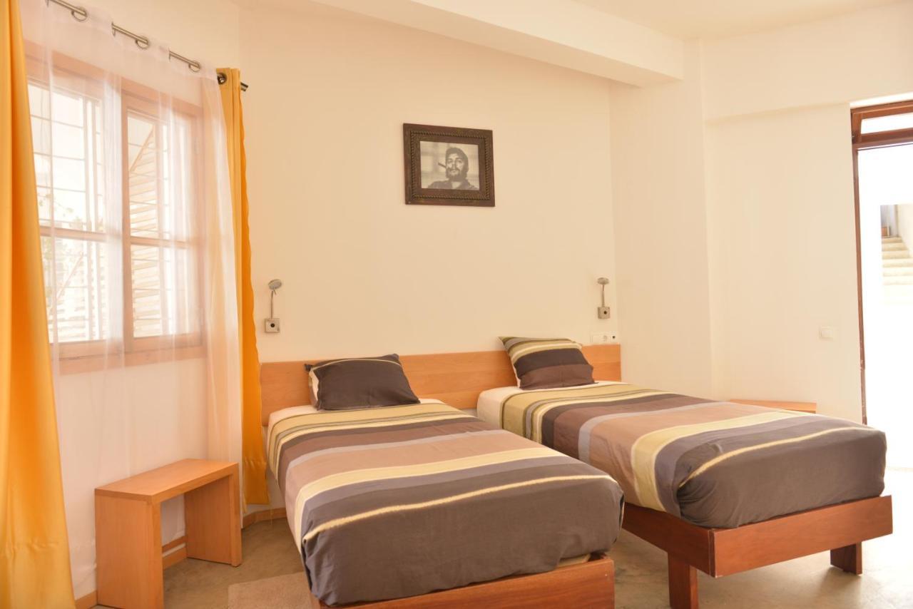 Residencial Che Guevara Bed & Breakfast Mindelo Exterior photo