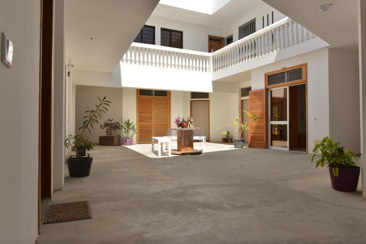 Residencial Che Guevara Bed & Breakfast Mindelo Exterior photo