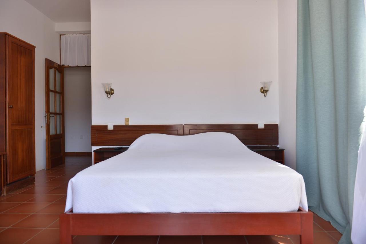 Residencial Che Guevara Bed & Breakfast Mindelo Exterior photo