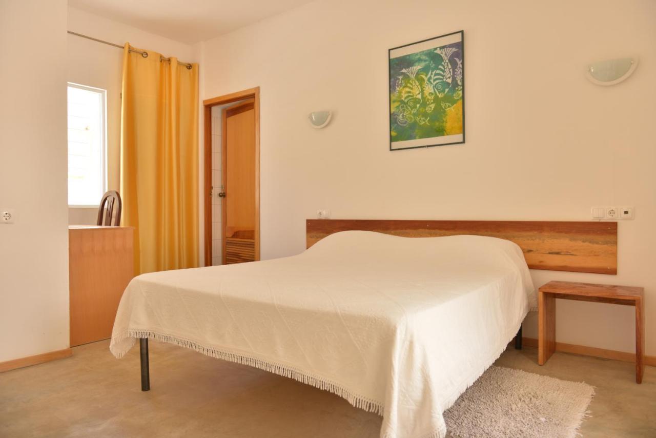 Residencial Che Guevara Bed & Breakfast Mindelo Exterior photo