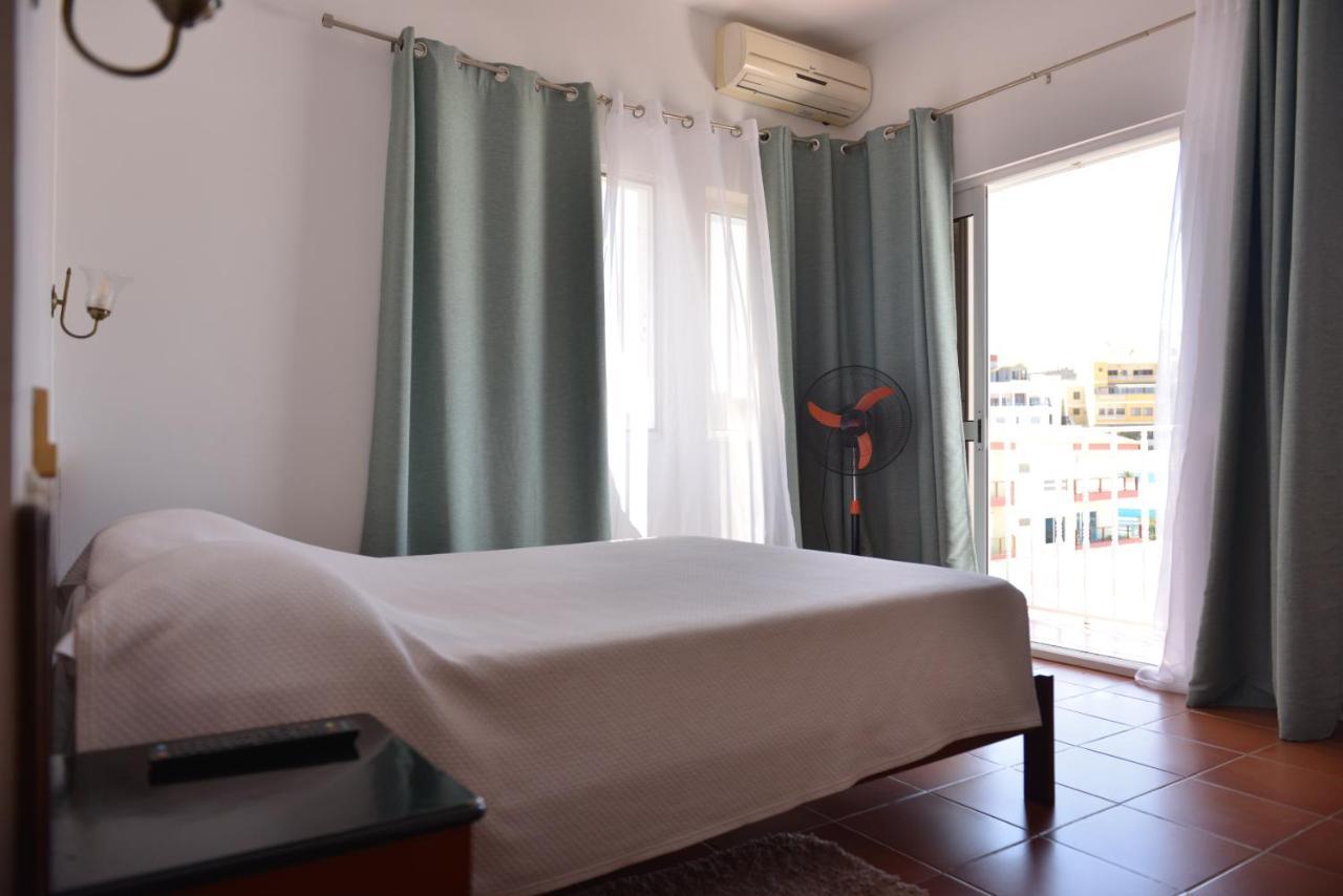 Residencial Che Guevara Bed & Breakfast Mindelo Exterior photo