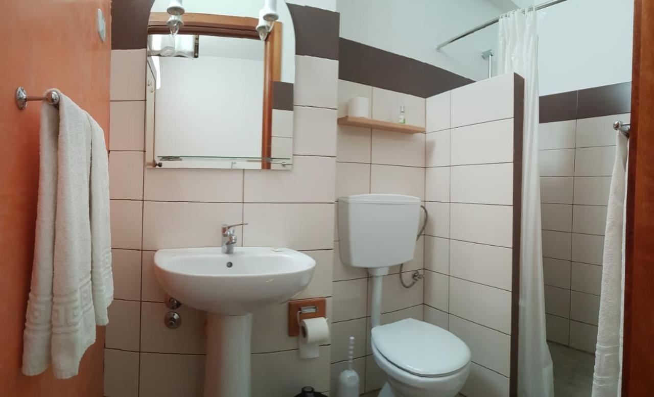 Residencial Che Guevara Bed & Breakfast Mindelo Exterior photo