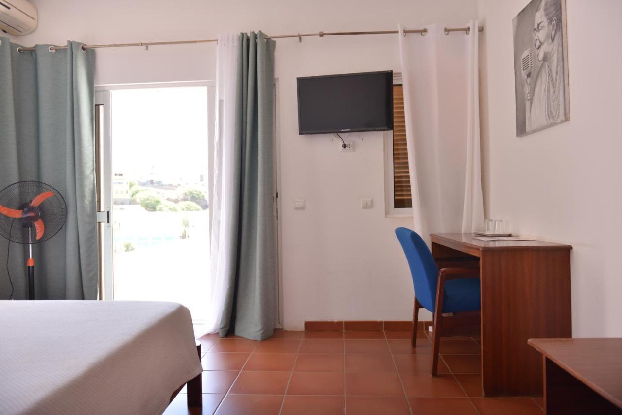 Residencial Che Guevara Bed & Breakfast Mindelo Exterior photo