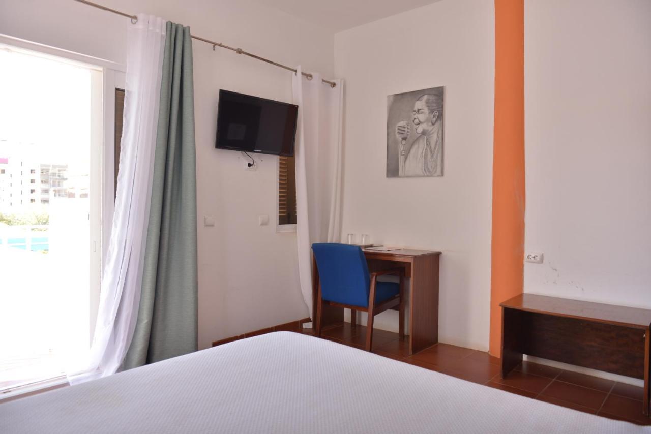 Residencial Che Guevara Bed & Breakfast Mindelo Exterior photo