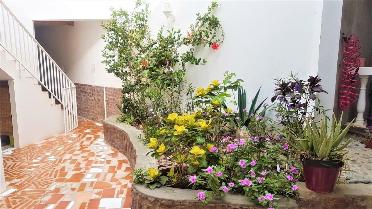 Residencial Che Guevara Bed & Breakfast Mindelo Exterior photo