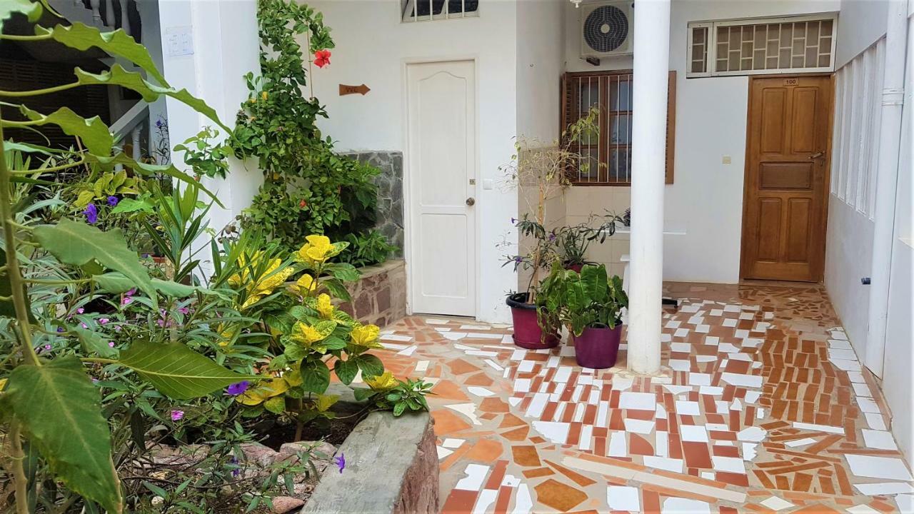 Residencial Che Guevara Bed & Breakfast Mindelo Exterior photo