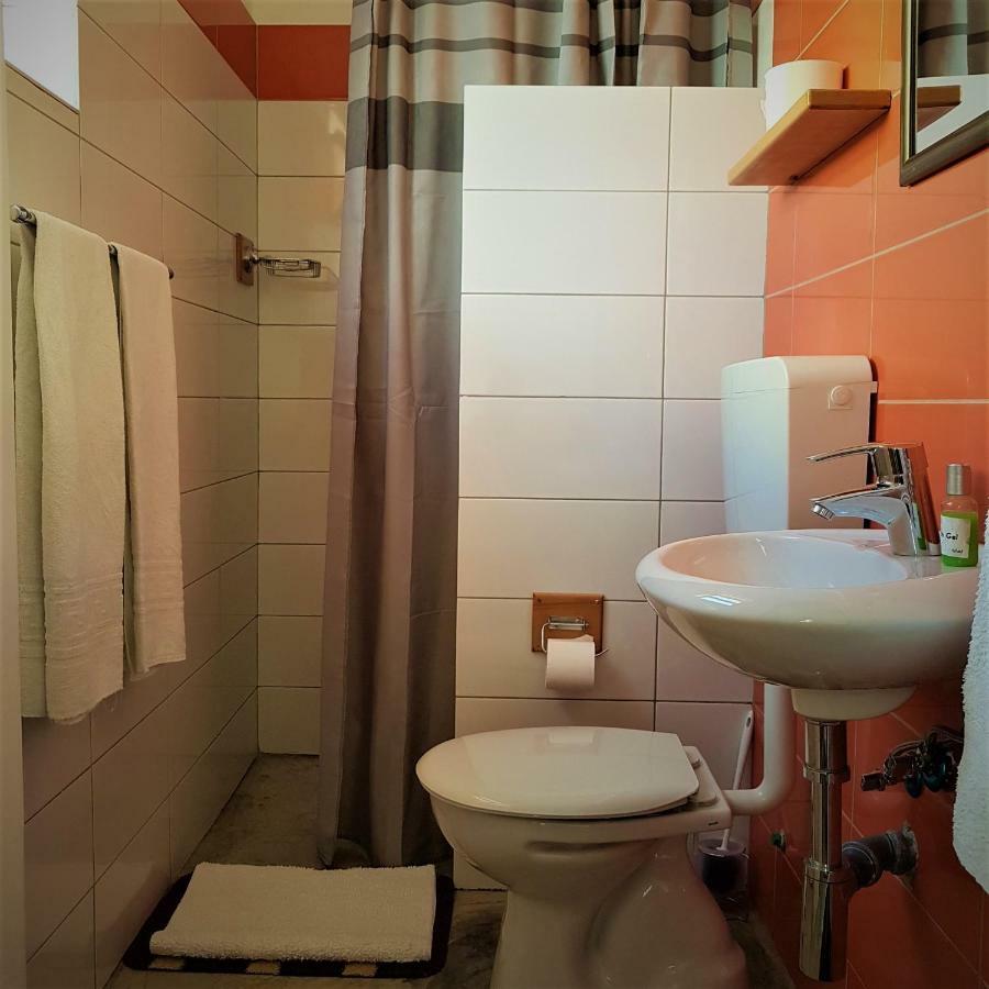 Residencial Che Guevara Bed & Breakfast Mindelo Exterior photo