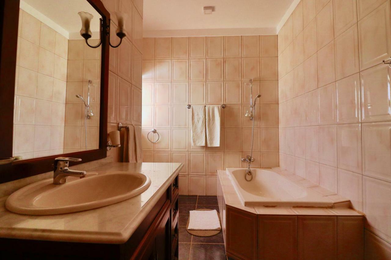 Residencial Che Guevara Bed & Breakfast Mindelo Exterior photo