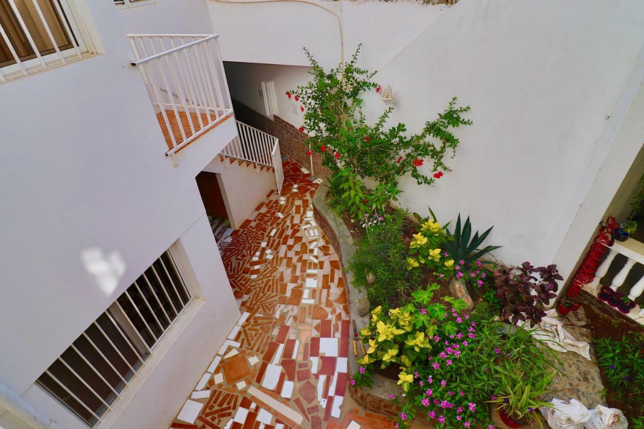Residencial Che Guevara Bed & Breakfast Mindelo Exterior photo